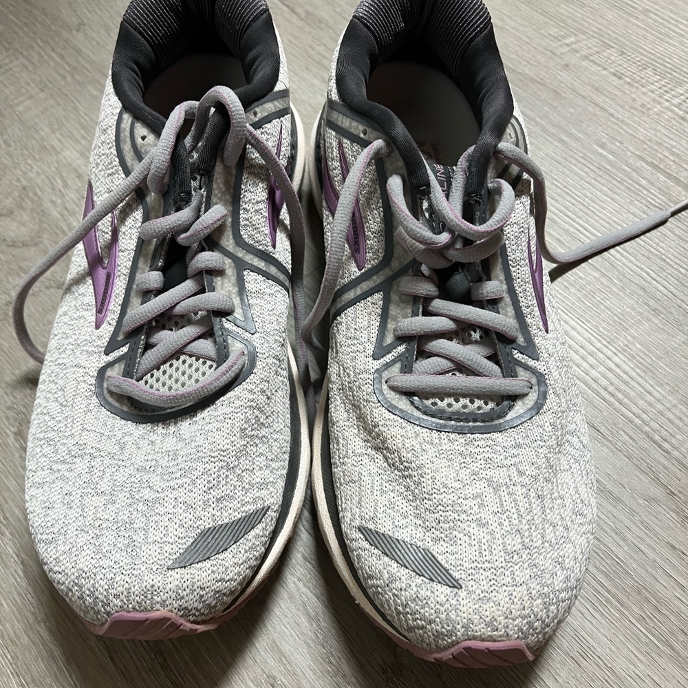 Brooks Women's Gray and Purple Athletic Shoes